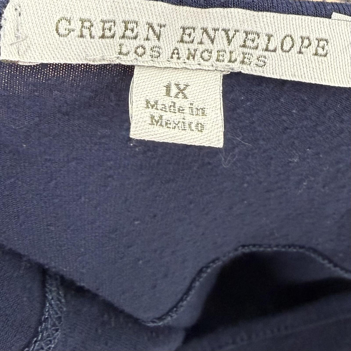 Green Envelope Los Angeles Navy Blue Flowy V-Neck T-Shirt (1X)