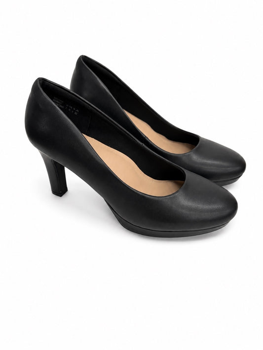 Dream Paris Black Closed Toe Heels (W 8)