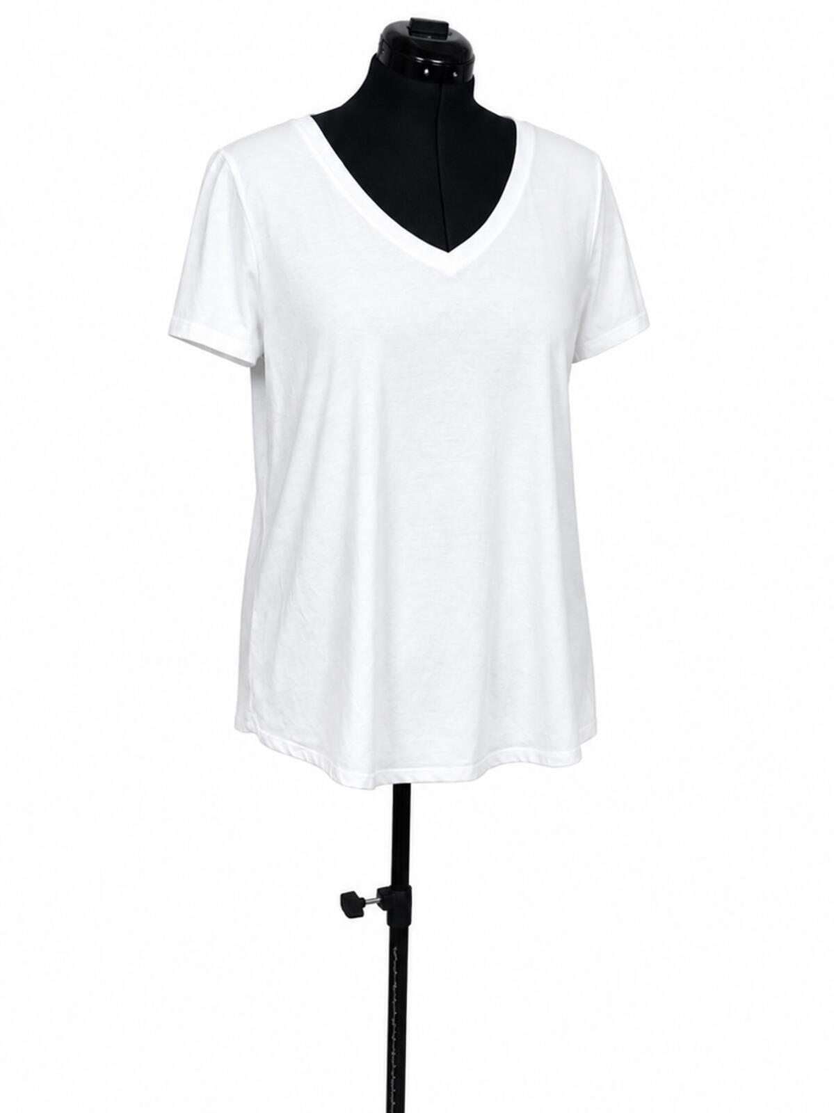 Torrid Classic Fit White V-Neck Flowy T-Shirt (1X)