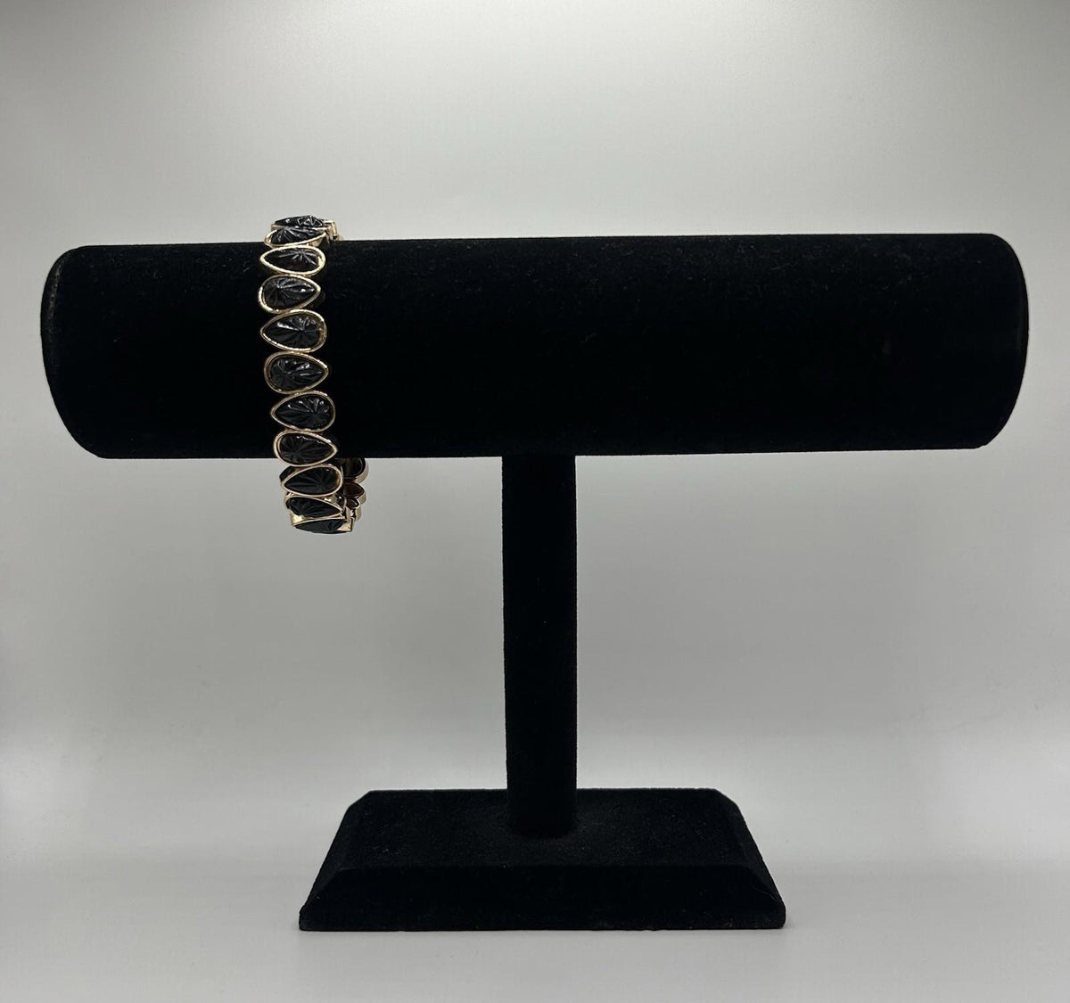Lovita & Co. Gold Color Black Pear Shaped Beaded Stretchy Bracelet