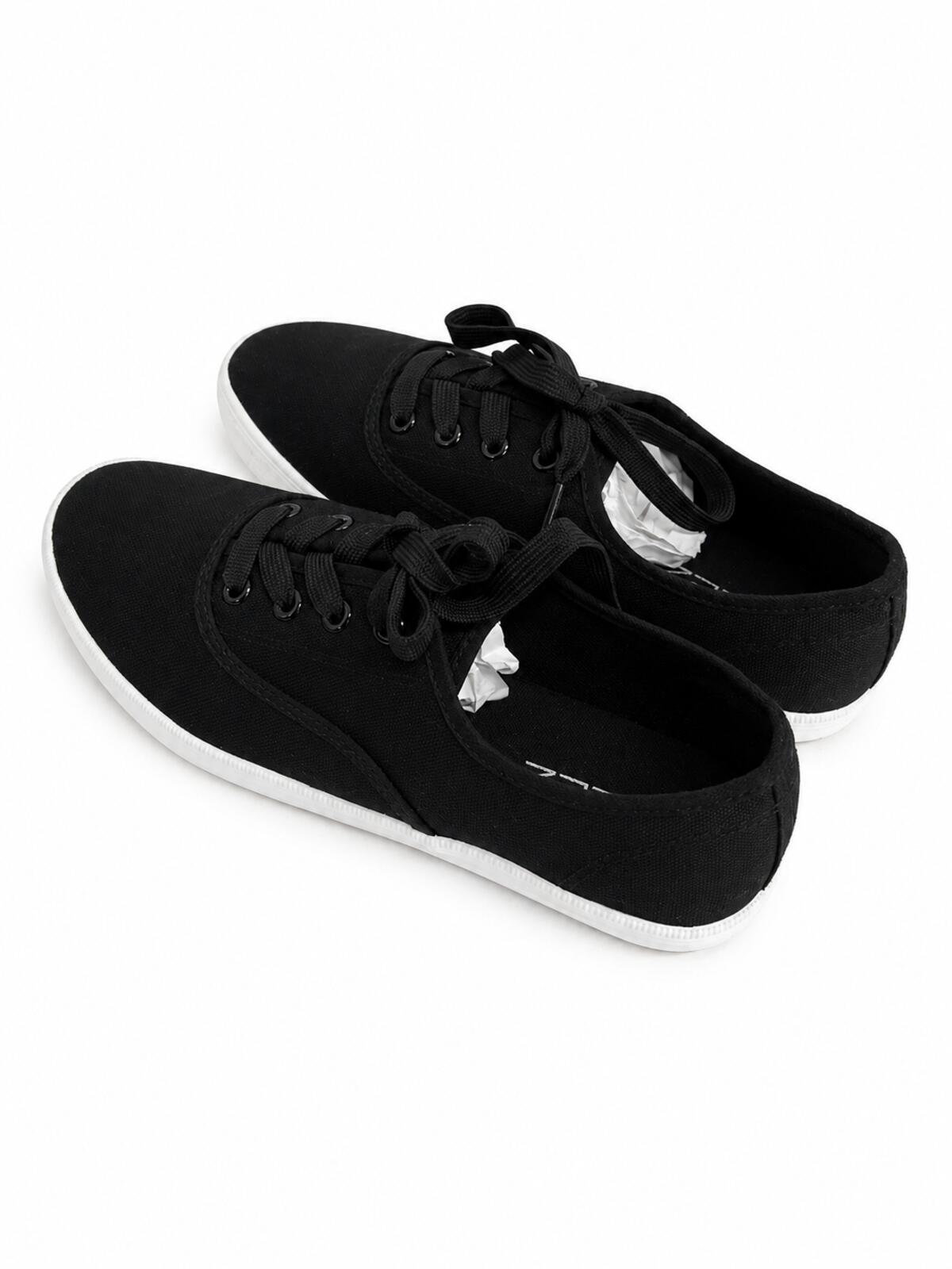 Heez Black Canvas Low Top Lace Up Sneakers (Size W8)