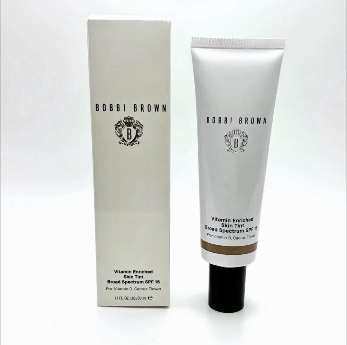 Bobbi Brown Vitamin Enriched Skin Tint SPF 15  (Golden 4)