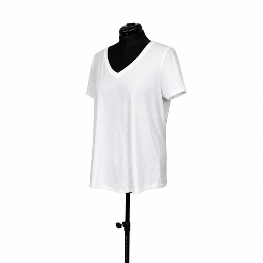 Torrid Classic Fit White V-Neck Flowy T-Shirt (1X)