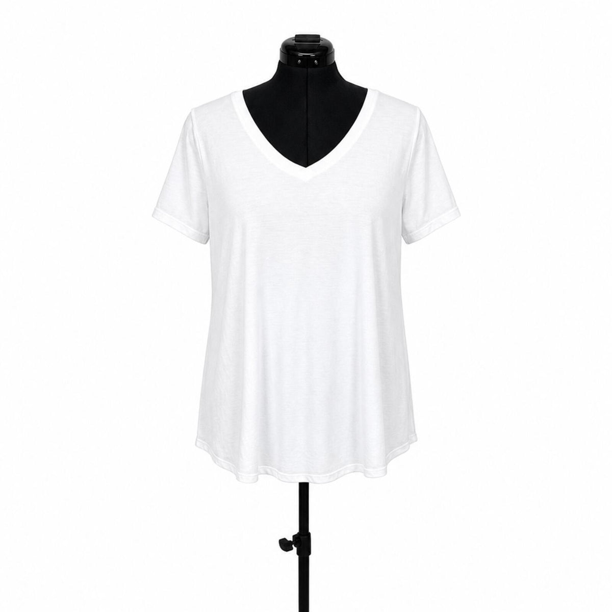 Torrid Classic Fit White V-Neck Flowy T-Shirt (1X)