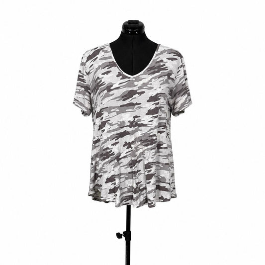 Rue + White and Gray Camo Flowy V-Neck T-Shirt (2X)