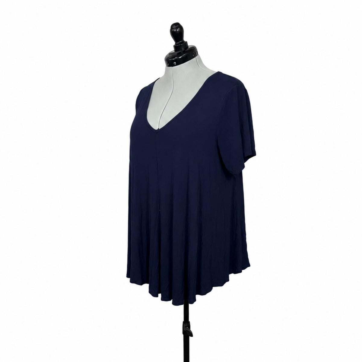 Green Envelope Los Angeles Navy Blue Flowy V-Neck T-Shirt (1X)