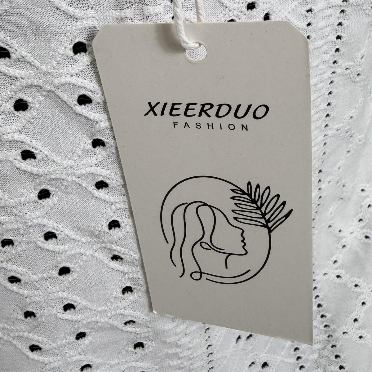 Xieerduo White Eyelet Tank Top (M)