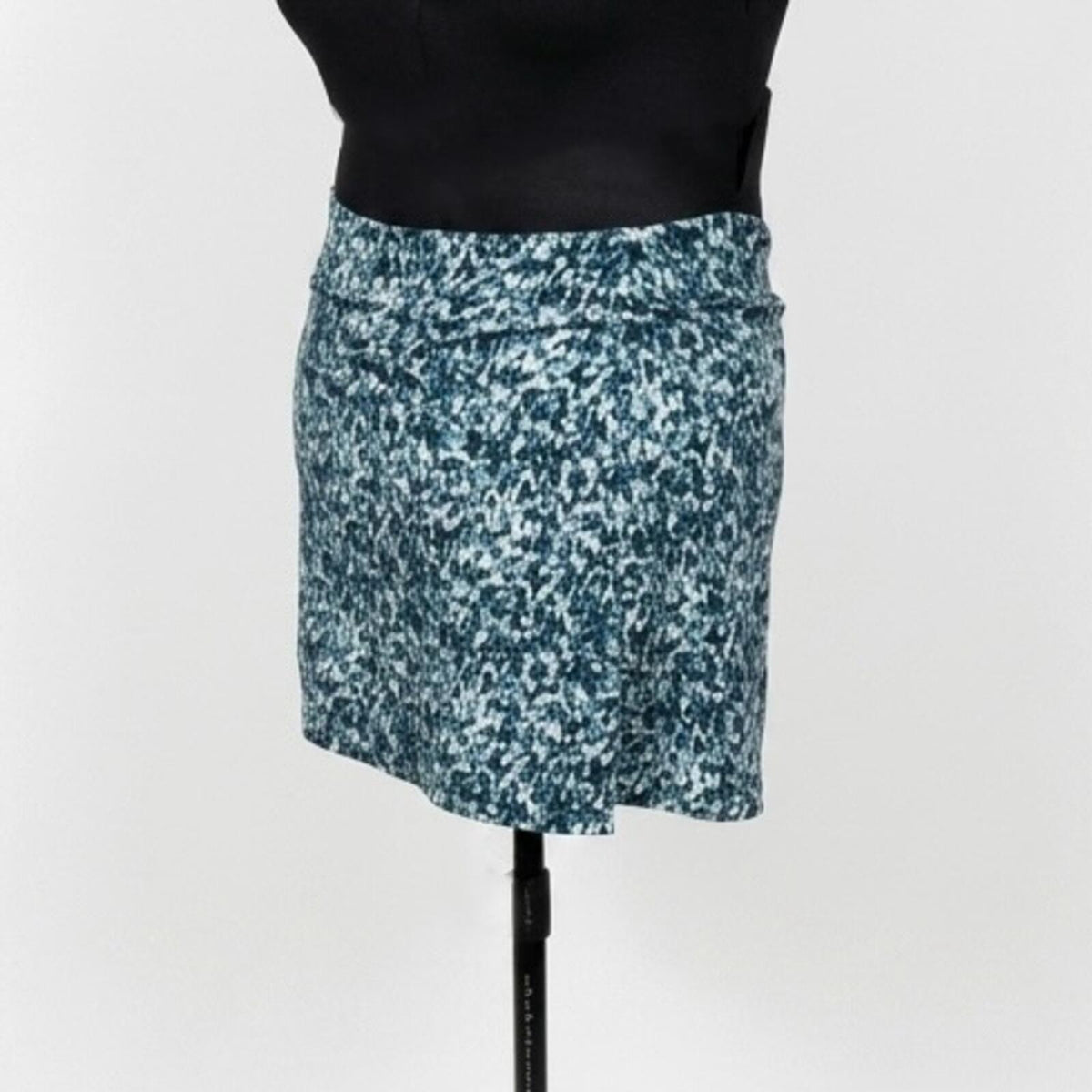 Tranquility by Colorado Clothing Blue, Green & Turquoise Patterned Skort (L)
