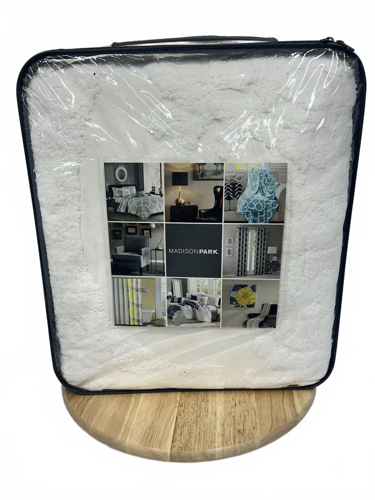 Madison PARK Tufted Chenille White Cotton Damask 3 Piece Duvet & Sham Cover Set