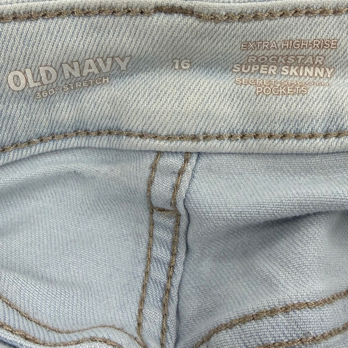 Old Navy 360 Stretch Extra High-Rise Rockstar Super Skinny Light Wash Jeans (16)