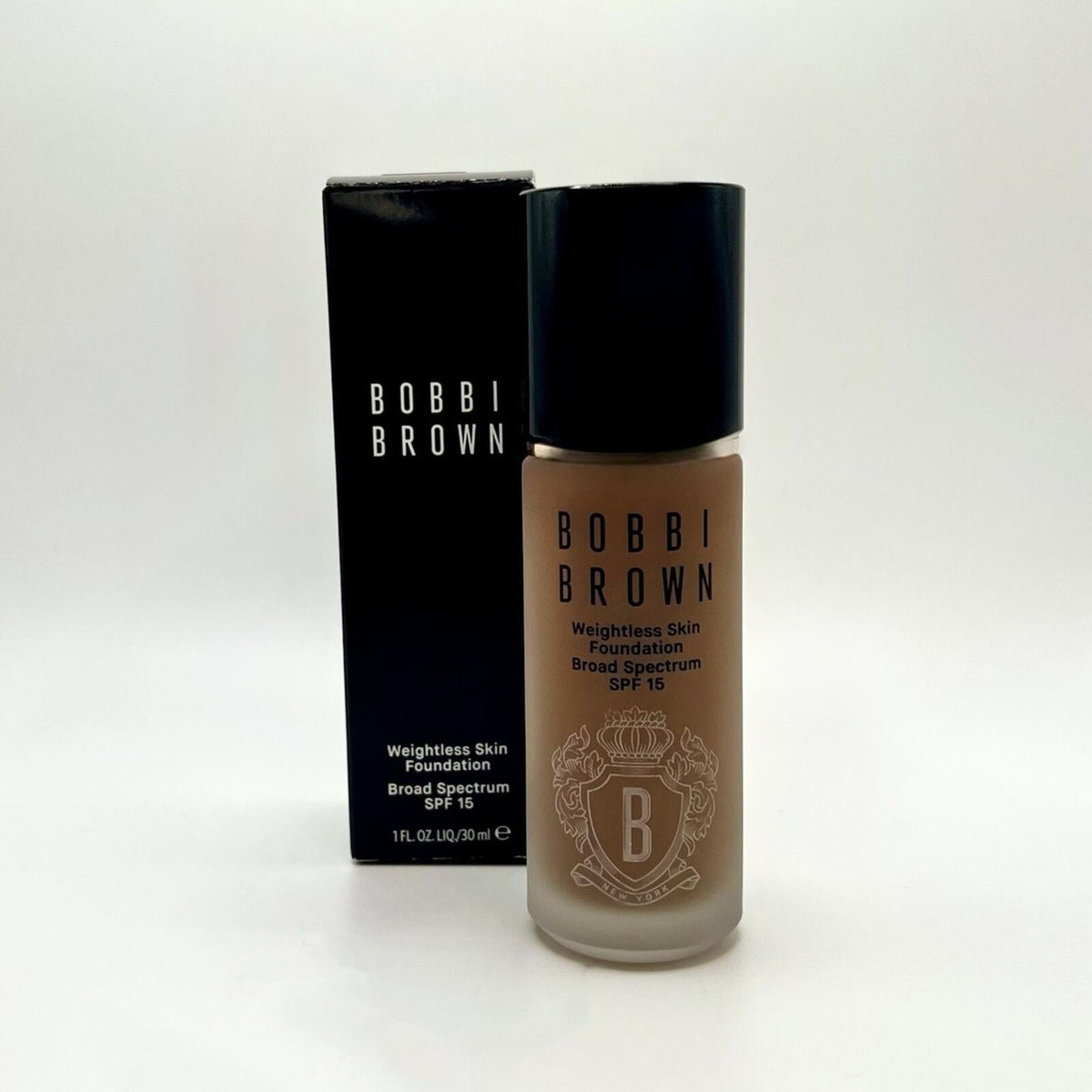 Bobbi Brown Weightless Skin Foundation SPF 15 (C-084 Almond)