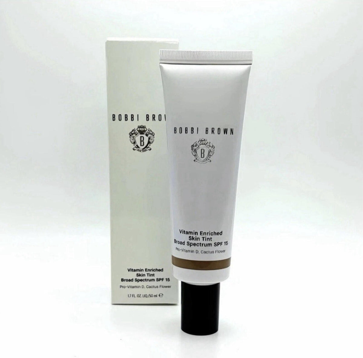 Bobbi Brown Vitamin Enriched Skin Tint SPF 15  (Golden 4)