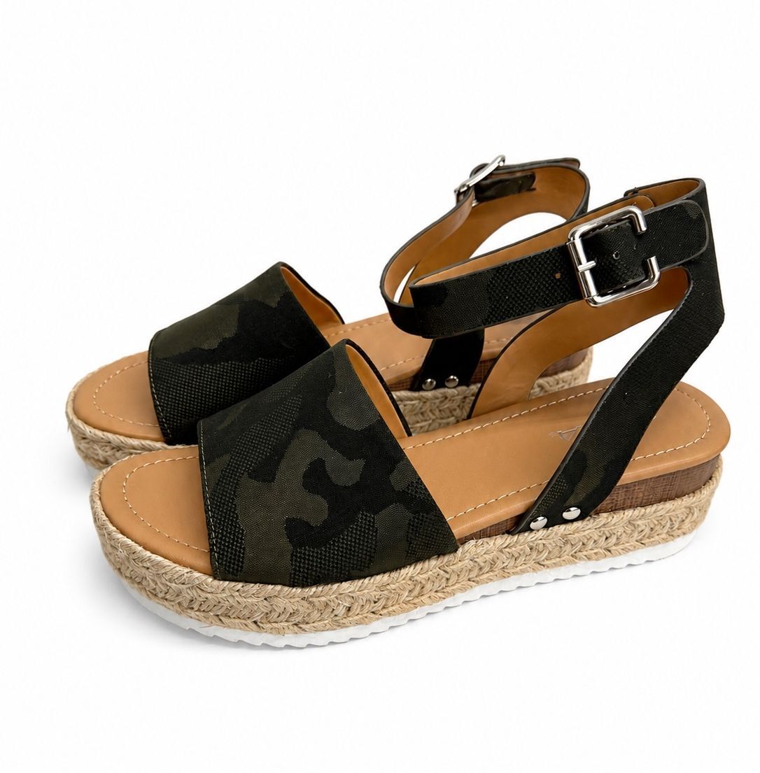 Soda Topic Camouflage Open Toe Ankle Strap Sandal (Size 9)